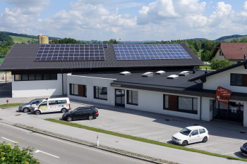 When public solar roofs turn into a flexible and collective regional resource